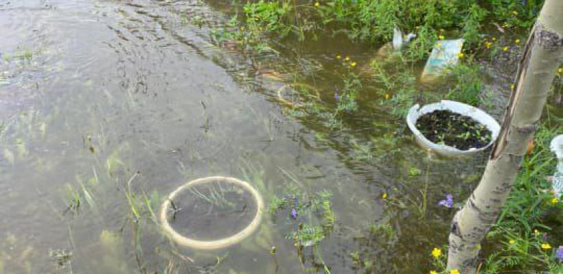 В Чульмане устраняют последствия подтопления: уровень воды пошёл на спад