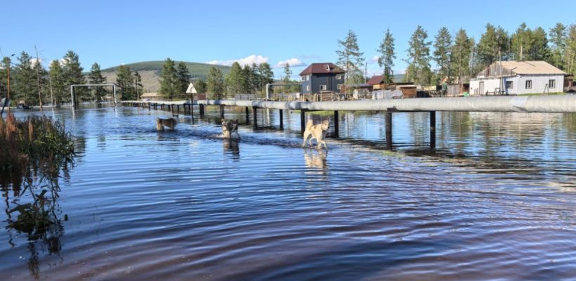 В Оймяконе вода продолжает подниматься