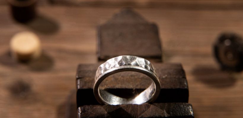 В Якутске полицейскими раскрыта кража серебряного перстня из рабочего кабинета