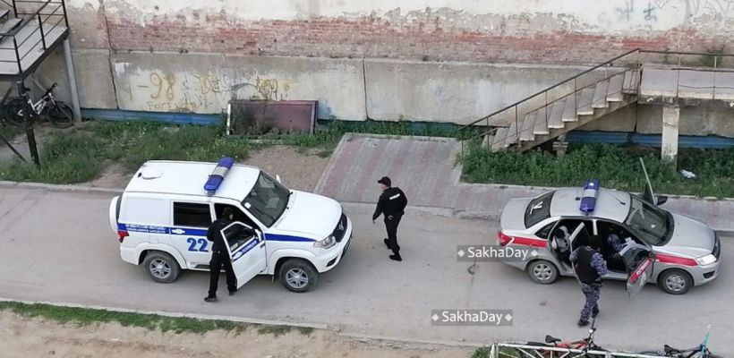В Якутске мужчина дважды устроил пальбу ранним утром. Второй раз после задержания полицией