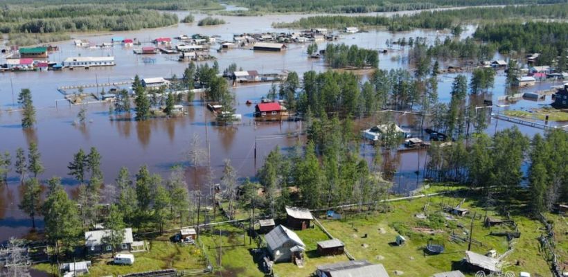 Из-за обильных дождей в бассейне Индигирки уровень воды остаётся высоким