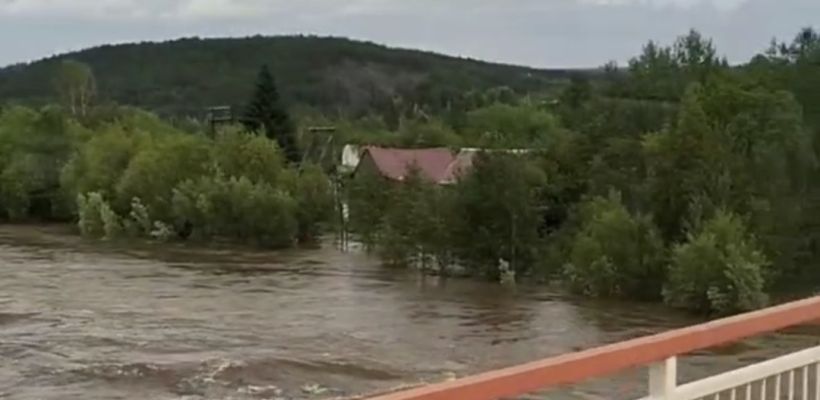 В Чульмане эвакуировали 7 жителей из-за подтопления