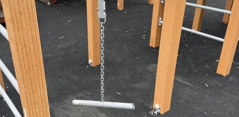 В Якутске ребенок получил травмы на детской площадке