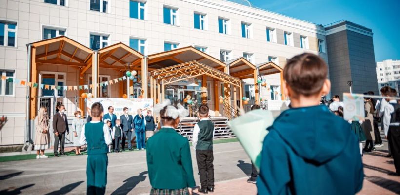 Власти ответили на жалобы родителей о нехватке мест в школах Якутска