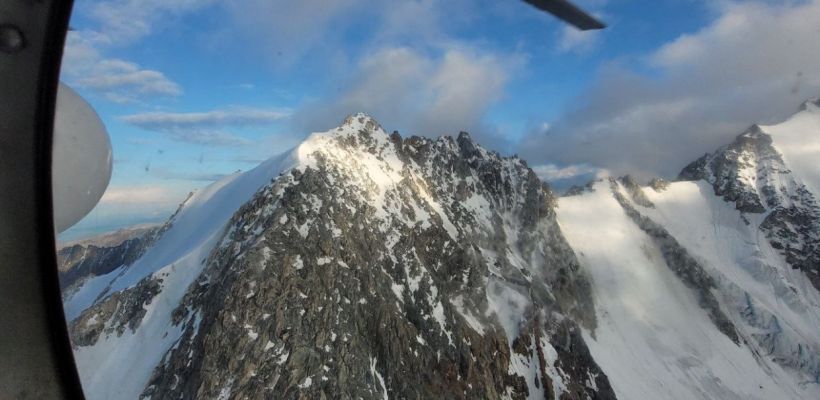 "Встал на выступ одним колесом и выгрузил десант". Пострадавших с горы Победа успешно эвакуировали!