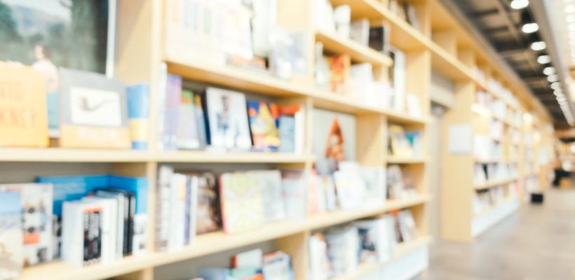 В книжном магазине Якутска произошел конфликт с блогером Диодоровой. Она заявила, что ее запинывали ногами