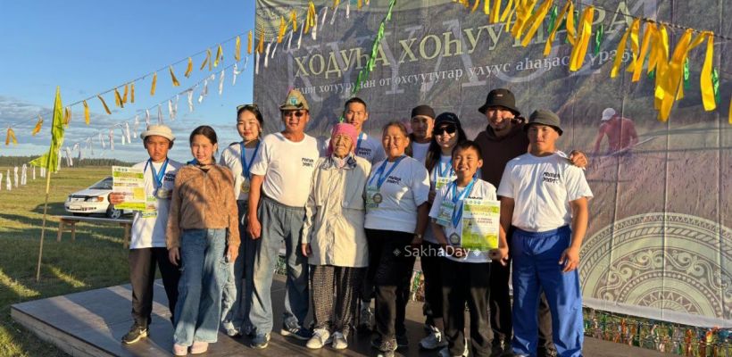 91-летняя бабушка из Амгинского района поражает своей энергичностью