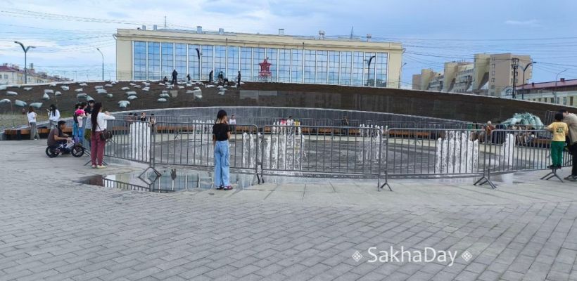 Айсену Николаеву не нравится огороженный фонтан