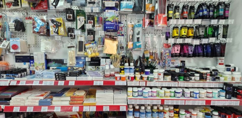 Женщина, нашедшая ребенка в магазине канцтоваров, получила вознаграждение 50 тысяч рублей