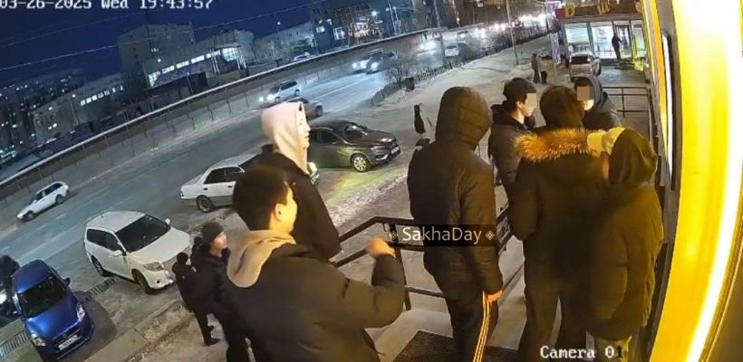 В Якутске молодого человека заманили в подъезд и напали с ножом