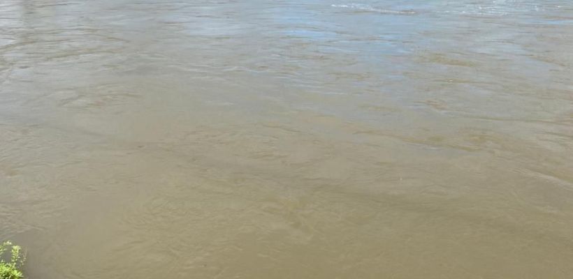 "Ситуация сложная, но контролируемая". Жителей Оймяконского района призвали соблюдать меры безопасности во время паводка