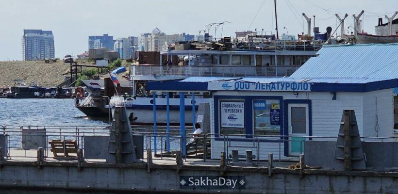 Борьба за пассажиров на переправе продолжается. Перевозчик Борис Строев: "В данный момент мы работаем в убыток"