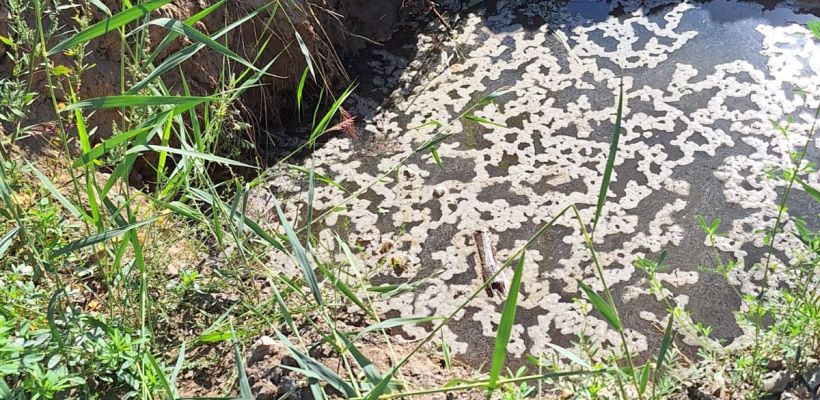 В Якутске трубу открыли, но вода не уходит