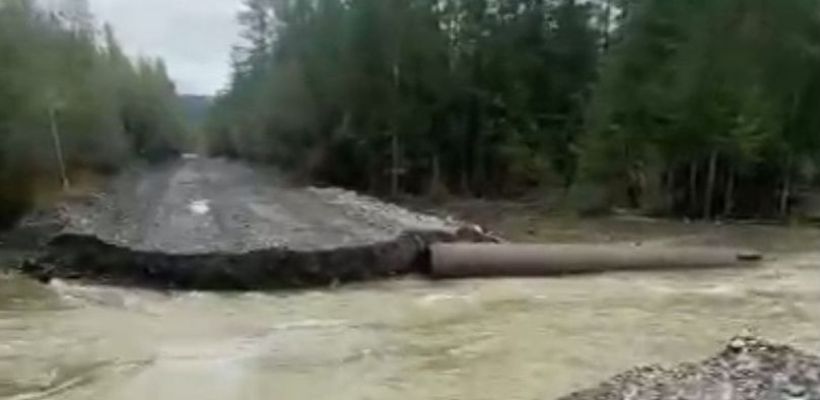 Закрыт участок автодороги «Оймякон» из-за размыва дорожного полотна