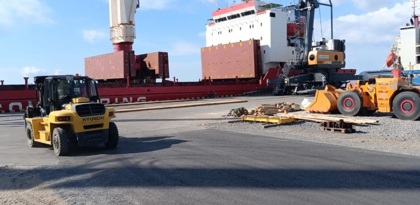 Северным морским путем уже завезено 2200 тонн грузов