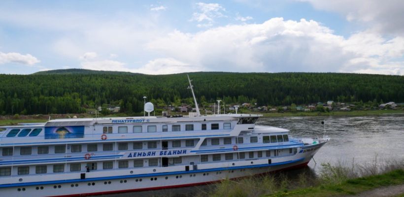 «Отпуск испорчен!»: Новый круиз «Демьяна Бедного» сорвал тур на Ленские столбы