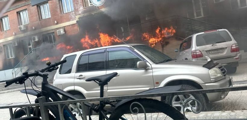 Фотофакт: Пожар на Курашова потушен. Сообщается, что горел мусор под домом