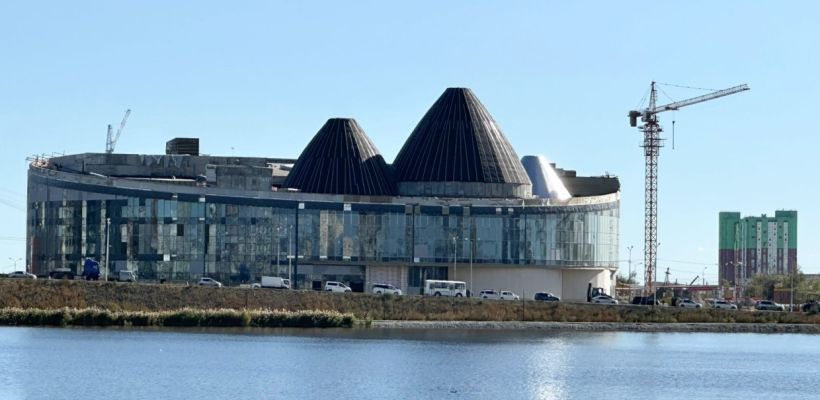 Обещали ко Дню государственности, но... Строительство Арктического центра затянулось