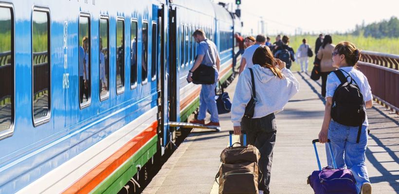 За восемь месяцев 2025 года  в вагонах АО «АК «ЖДЯ» перевезли более 318 тысяч пассажиров
