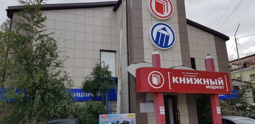 Экс-сотрудница книжного магазина о конфликте с блогером: «Она тыкала мне телефоном в лицо»