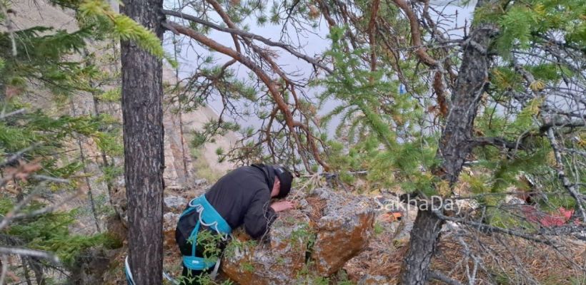 Видеофакт: на Еланке альпинист поднялся на скалу, держась за волосы Ларисы Троевой