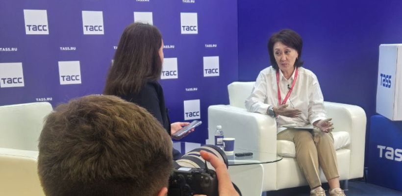 Сардана Авксентьева порекомендовала бизнесу воздержаться от рекламы в запрещенных соцсетях