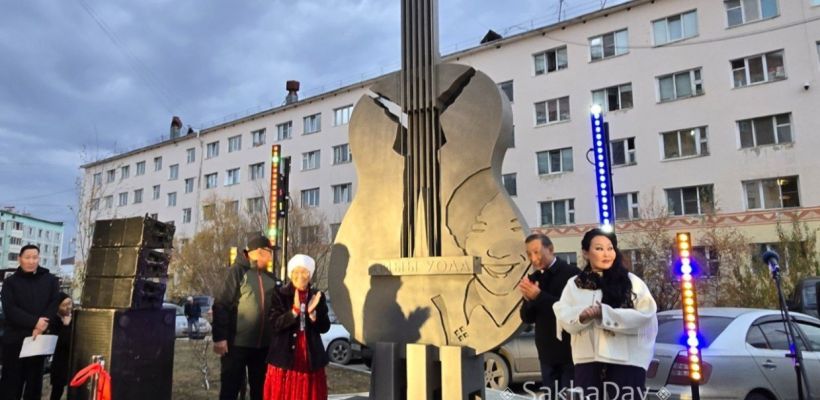 В Якутске открыли сквер Айыы уола: «Молодежи с гитарой в память о моем сыне»