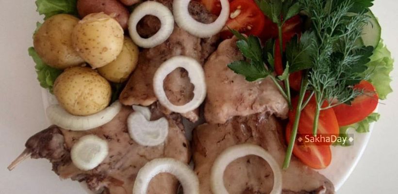 Фотофакт: На школьной ярмарке в Якутске продавали блюдо из евражки