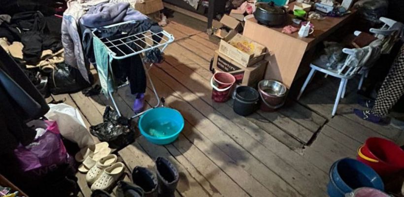 В Усть-Алданском улусе многодетная семья живет в холодном гараже