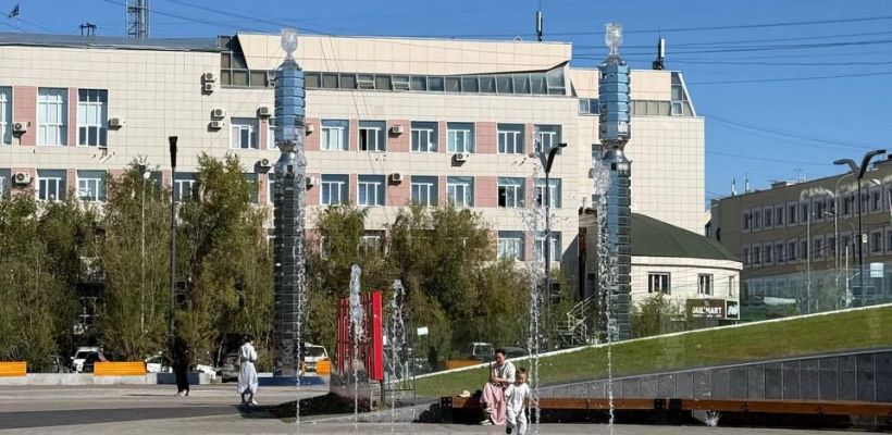 Фотофакт: на площади Республики убрали ограждение вокруг фонтана