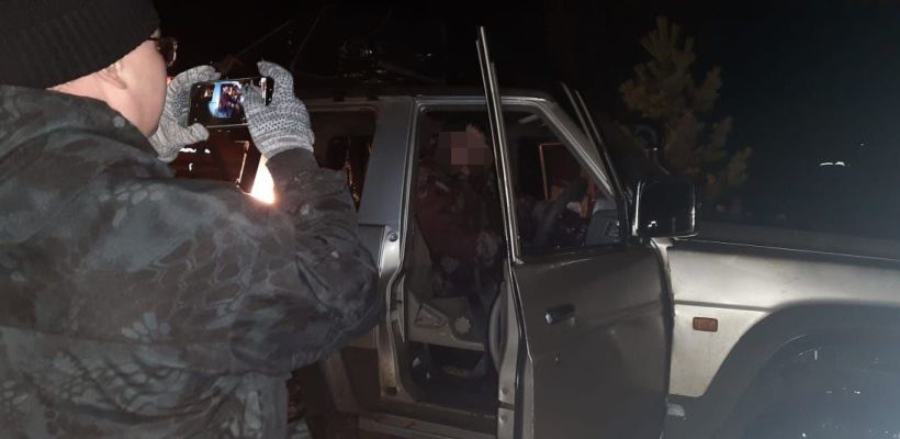 Алданские спасатели подняли машину с телом погибшего