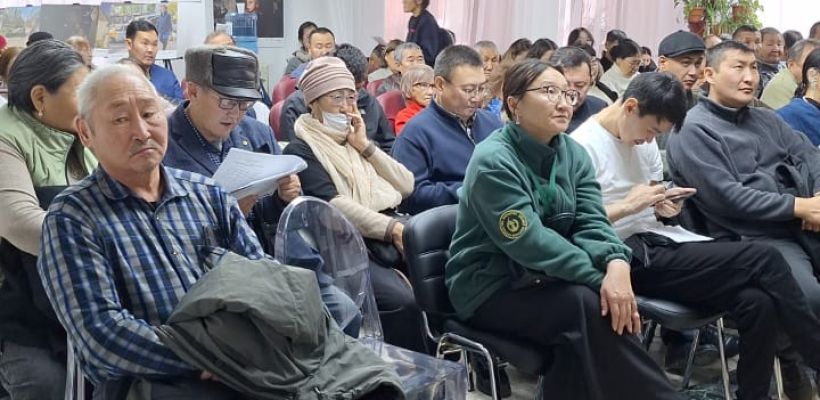 Конституция под огнем споров: кто и за что выступал на публичных слушаниях в Якутии