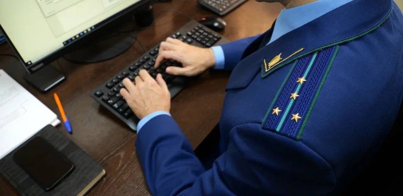 Берегись автомобиля! С бывшего прокурора Верхоянского района пытаются взыскать ущерб