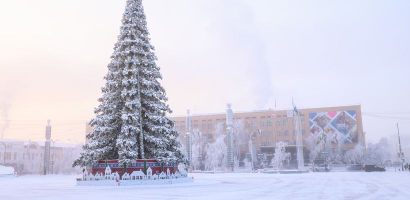 С 5 ноября на площади Республики начнут устанавливать новогоднюю елку