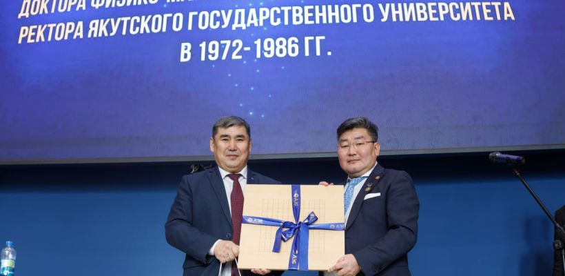 Федерация Го РС(Я) передала наборы для игры Го в СВФУ