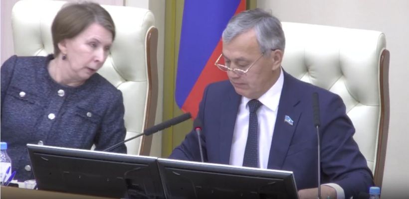 Фразу Балабкиной «Ульяну готовили?» с публичных слушаний Винокурова объяснила ИИ и назвала фейком