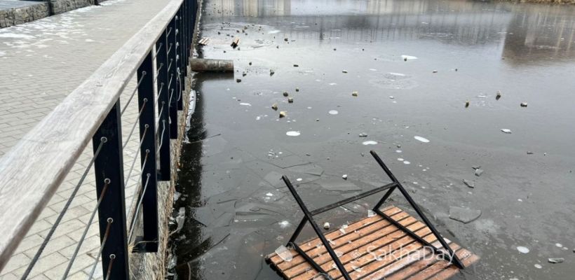 В Якутске неизвестные разгромили зону отдыха на Талом озере. Мэр возмущен