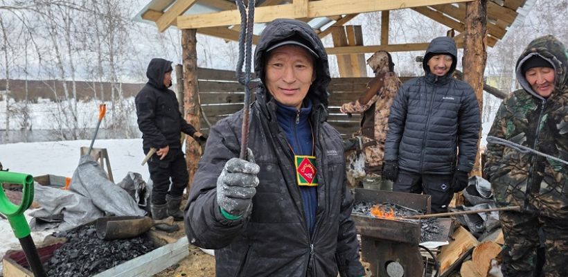 В Амгинском улусе умельцы построили мастерскую и кузницу