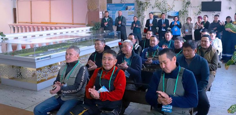 На станции Нижний Бестях стартовал  конкурс ледовых скульптур «Новогодняя фантазия»