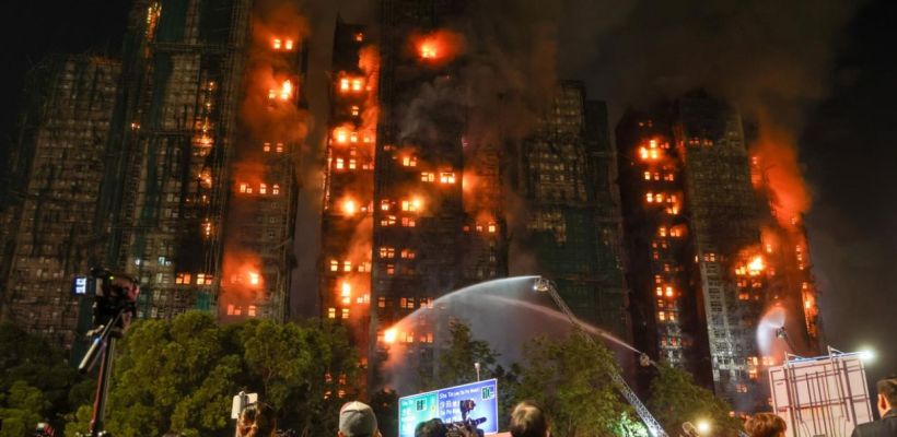 65 человек погибли в результате крупнейшего пожара в Гонконге