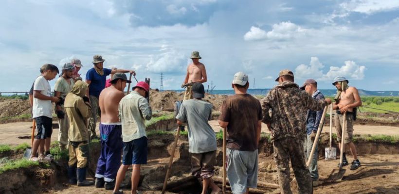 Компания, строящая Ленский мост, не рассчиталась со студентами за раскопки