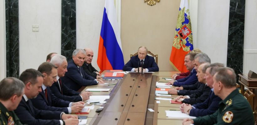 Владимир Путин поручил  внести предложения о возможности подготовки к испытаниям ядерного оружия.