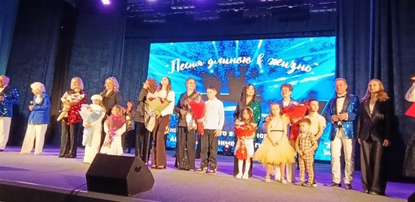 «Песня длиною в жизнь»: народный ансамбль ЖДЯ дал концерт в Алдане, посвященный 30-летнему юбилею Компании