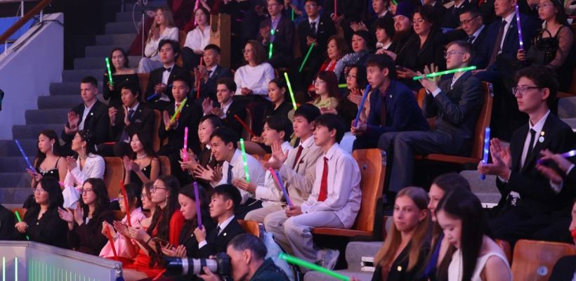 Лучших школьников чествовали на традиционной Ёлке Главы Якутии