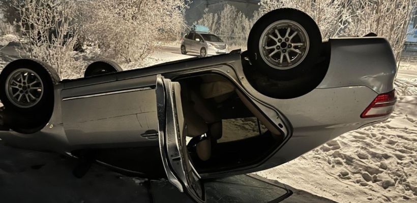 В Жатае пьяная пассажирка напала на таксиста и угнала авто