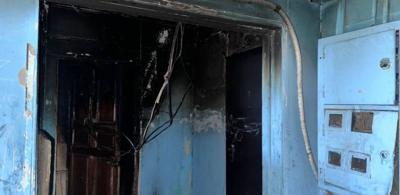 В Якутии полицейские спасли годовалого ребёнка и троих жильцов многоквартирного дома при пожаре