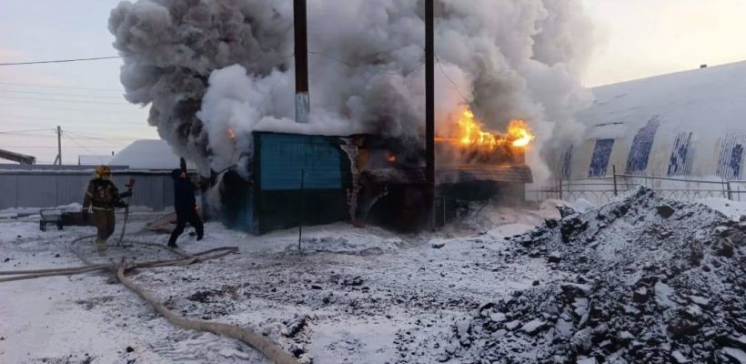 В Нюрбинском районе загорелась котельная. Пожар тушили в экстремальных условиях