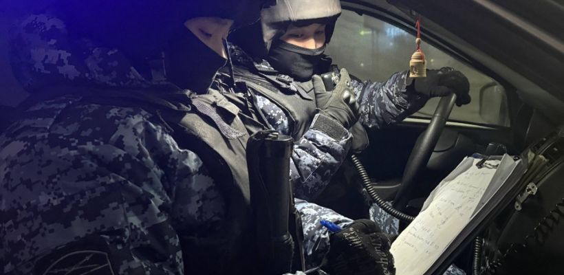 Росгвардейцы задержали девушку за препятствия работе бригаде скорой помощи