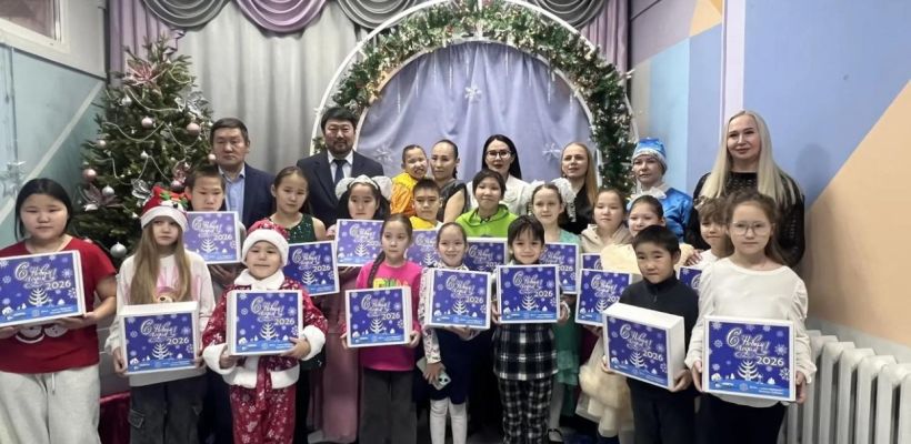 Дети из «Светлячка» получили подарки от Виктора Лебедева