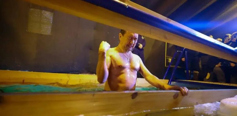 Глава Якутии Айсен Николаев окунулся в освященную купель